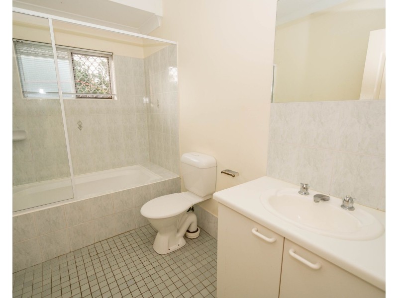 1/364 Mccoombe Street, Mooroobool QLD 4870