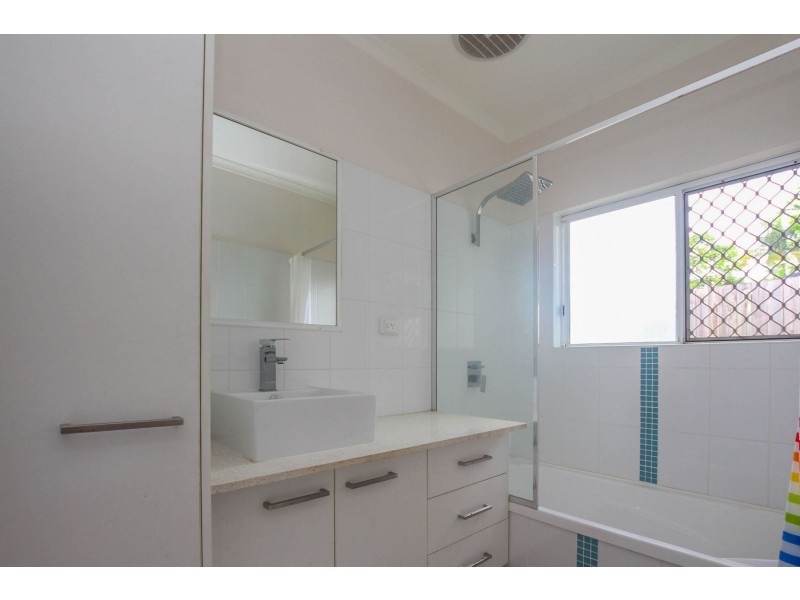 5 Batavia Court, Bentley Park QLD 4869