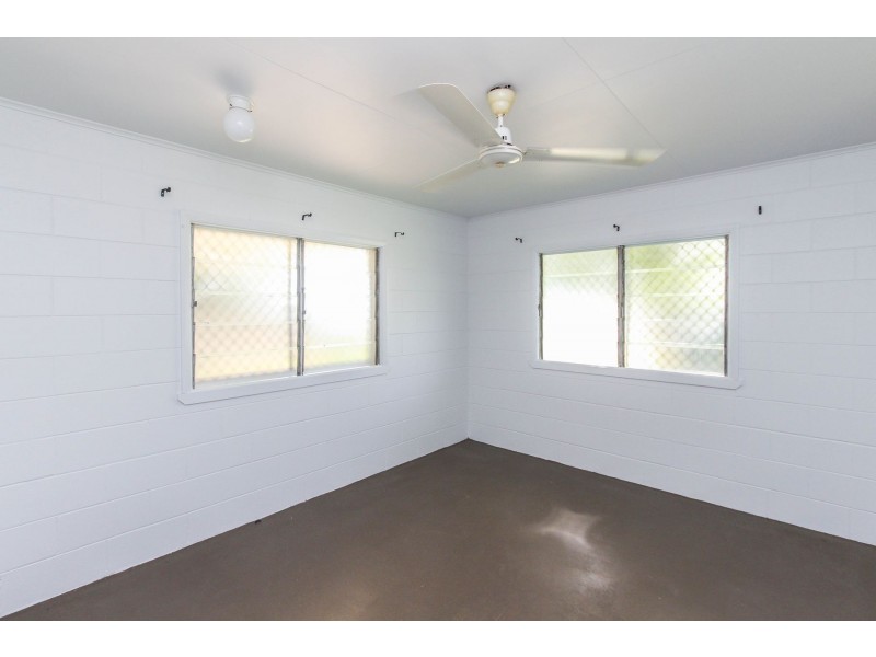 2/269 Buchan Street, Westcourt QLD 4870