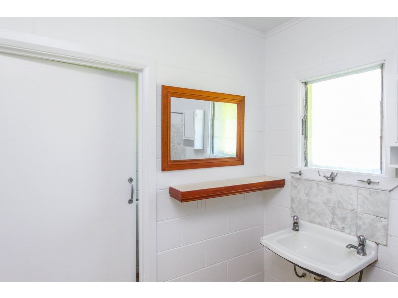2/269 Buchan Street, Westcourt QLD 4870