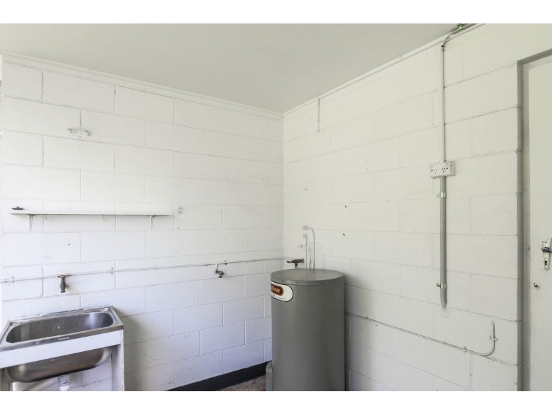 2/269 Buchan Street, Westcourt QLD 4870