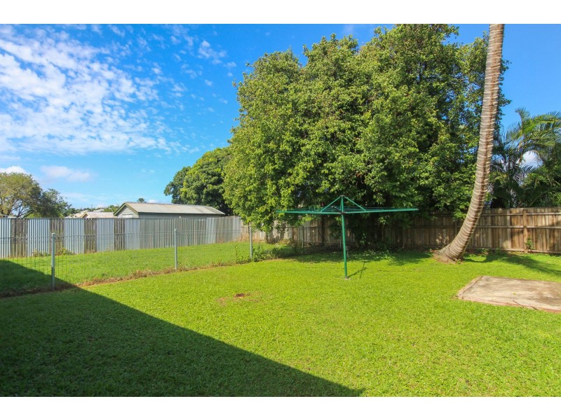 2/269 Buchan Street, Westcourt QLD 4870