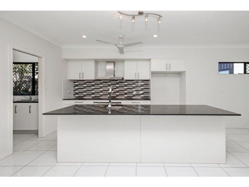 36 Tyrconnell Crescent, Redlynch QLD 4870