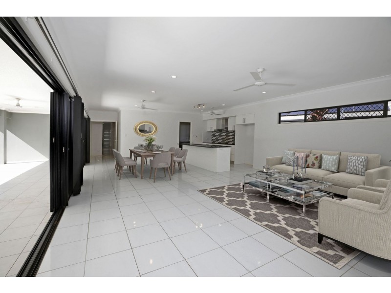 36 Tyrconnell Crescent, Redlynch QLD 4870