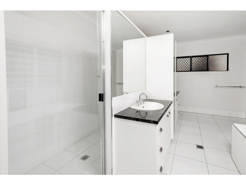 36 Tyrconnell Crescent, Redlynch QLD 4870