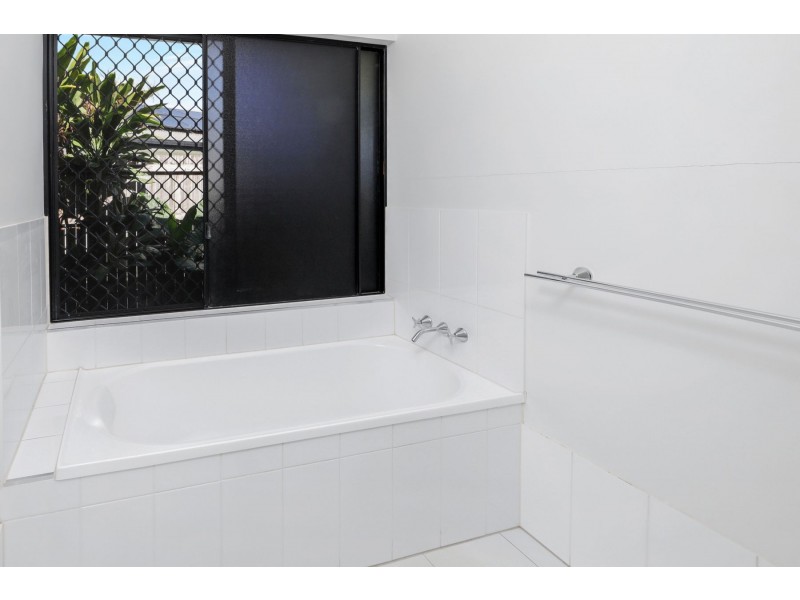 36 Tyrconnell Crescent, Redlynch QLD 4870