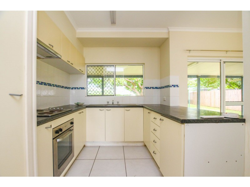27 Bathurst Drive, Bentley Park QLD 4869