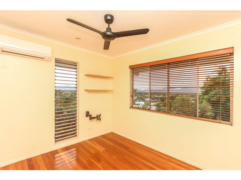 28 Guthrie Close, Bentley Park QLD 4869