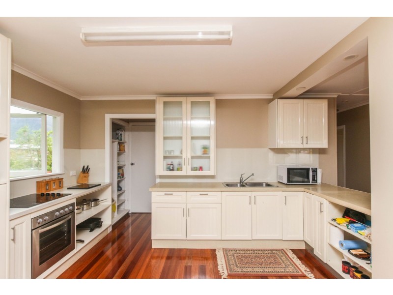 45 Dalton Street, Westcourt QLD 4870