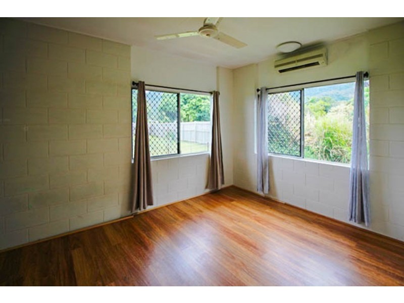 2/11 Nephrite Street, Woree QLD 4868