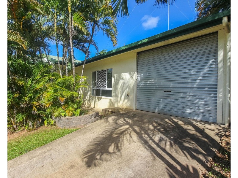 8 Trappes Court, Mooroobool QLD 4870