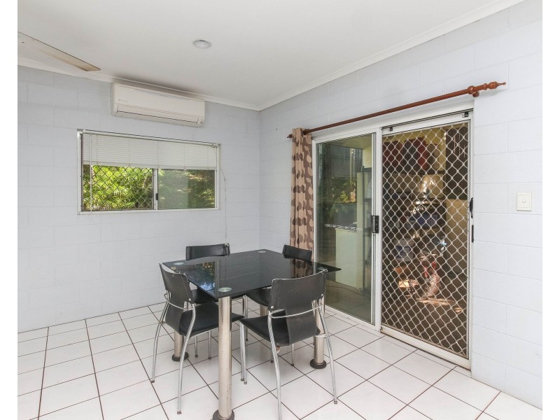 8 Trappes Court, Mooroobool QLD 4870