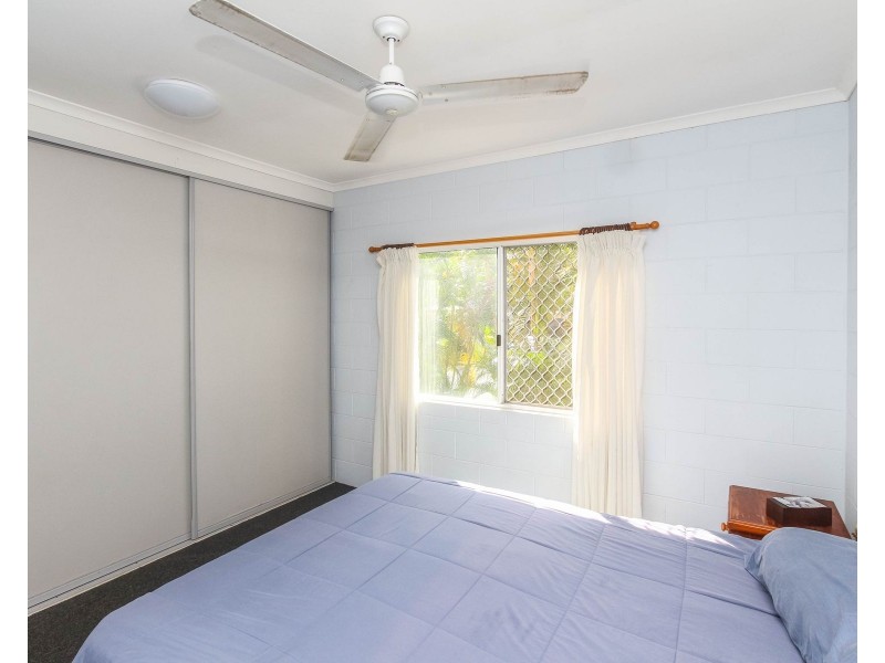 8 Trappes Court, Mooroobool QLD 4870