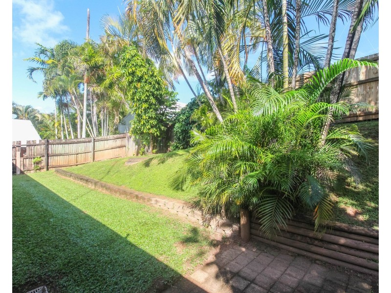 8 Trappes Court, Mooroobool QLD 4870