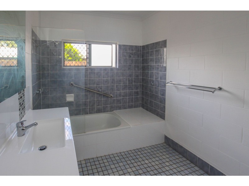 34 Tryal Street, Bentley Park QLD 4869