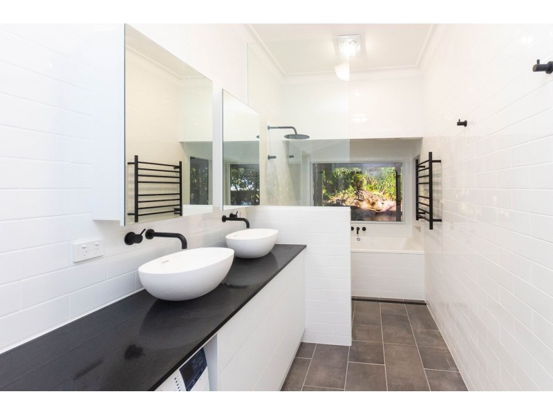 40-42 Walsh Street, Edge Hill QLD 4870