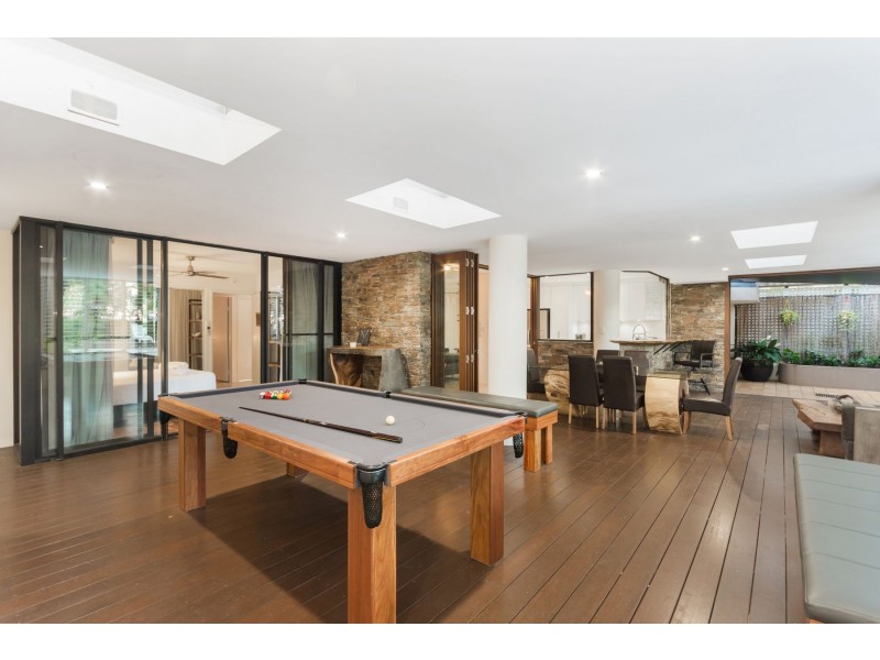 2/209-225 Abbott Street, Cairns North QLD 4870