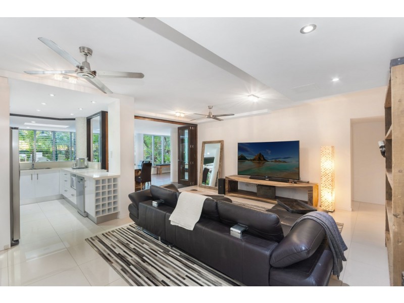 2/209-225 Abbott Street, Cairns North QLD 4870