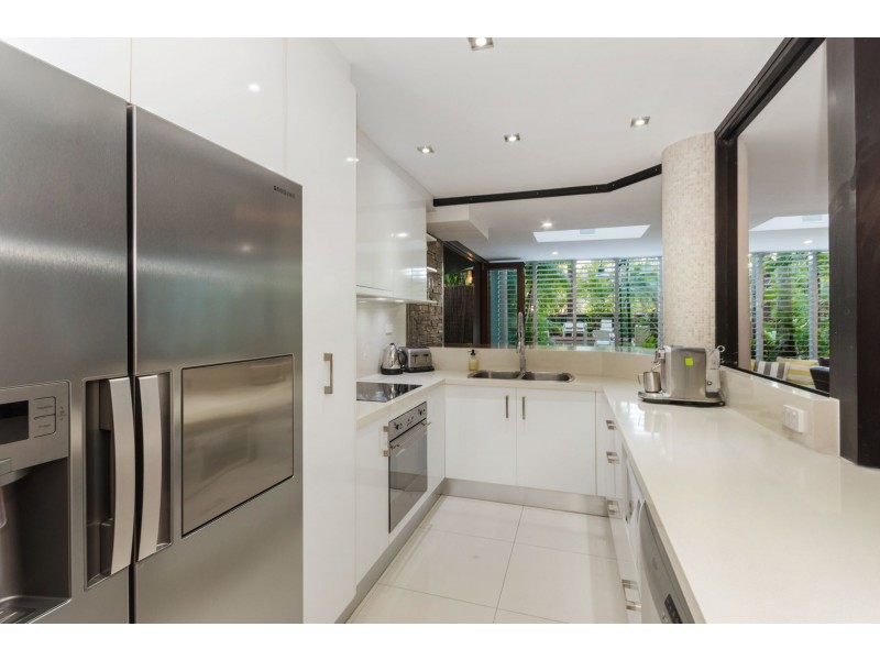 2/209-225 Abbott Street, Cairns North QLD 4870