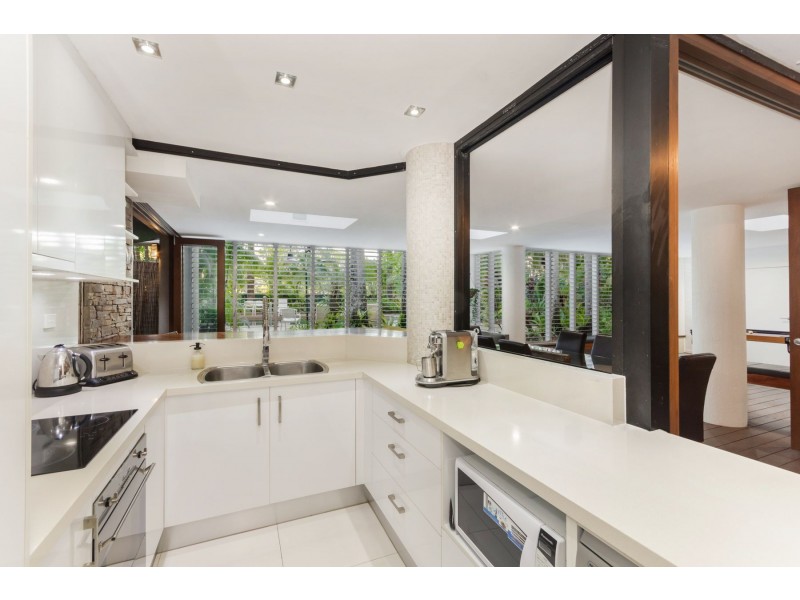2/209-225 Abbott Street, Cairns North QLD 4870