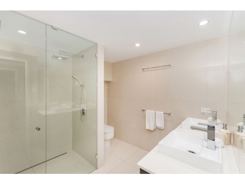 2/209-225 Abbott Street, Cairns North QLD 4870
