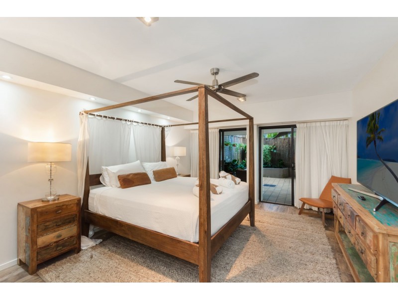 2/209-225 Abbott Street, Cairns North QLD 4870