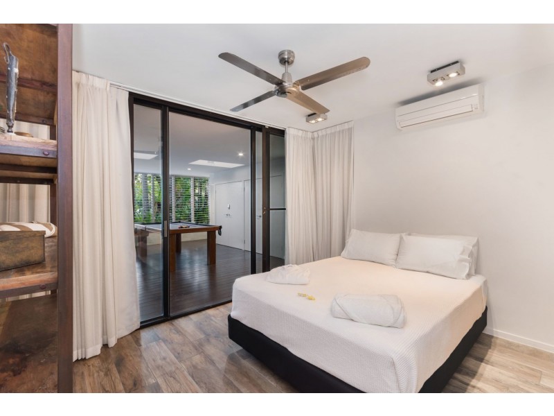 2/209-225 Abbott Street, Cairns North QLD 4870