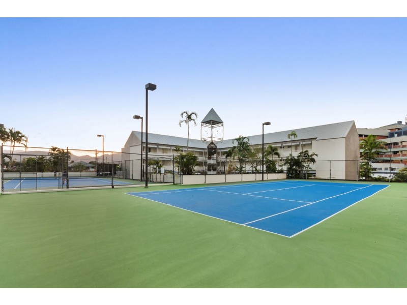 2/209-225 Abbott Street, Cairns North QLD 4870