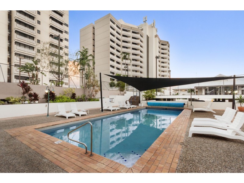 2/209-225 Abbott Street, Cairns North QLD 4870