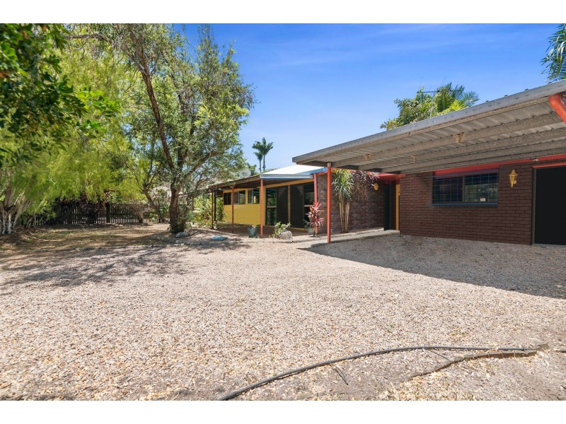 8 Ash Street, Holloways Beach QLD 4878