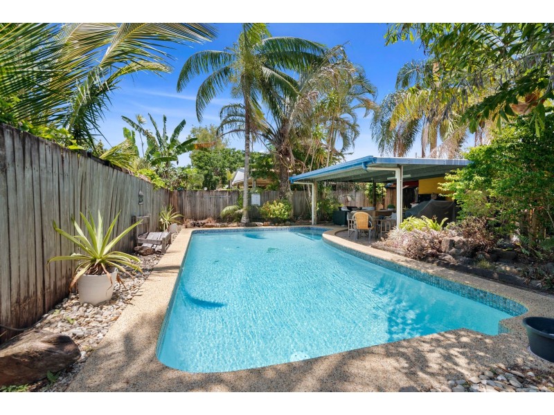 8 Ash Street, Holloways Beach QLD 4878