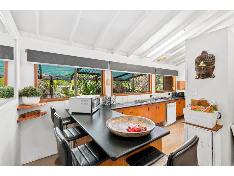 8 Ash Street, Holloways Beach QLD 4878