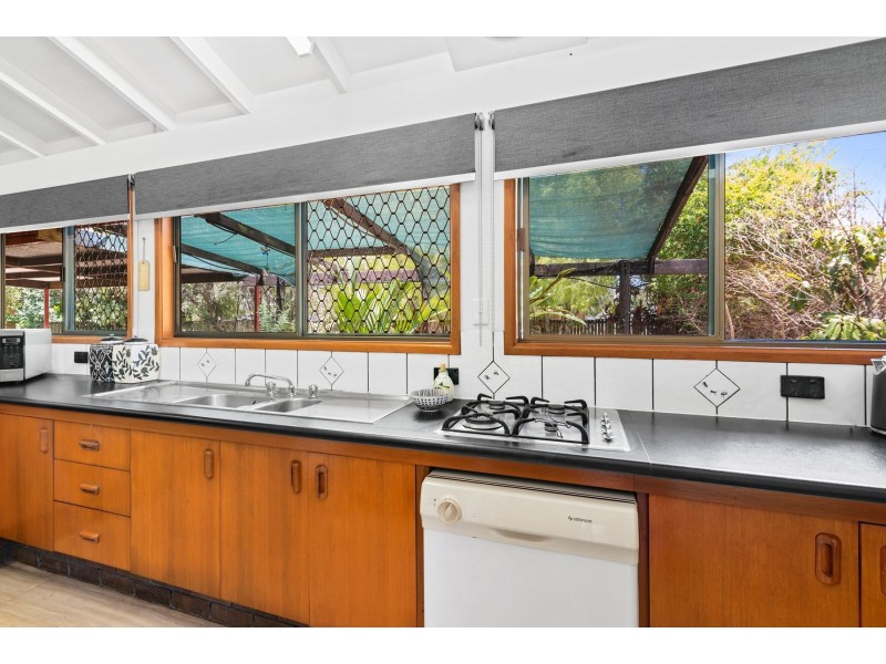 8 Ash Street, Holloways Beach QLD 4878