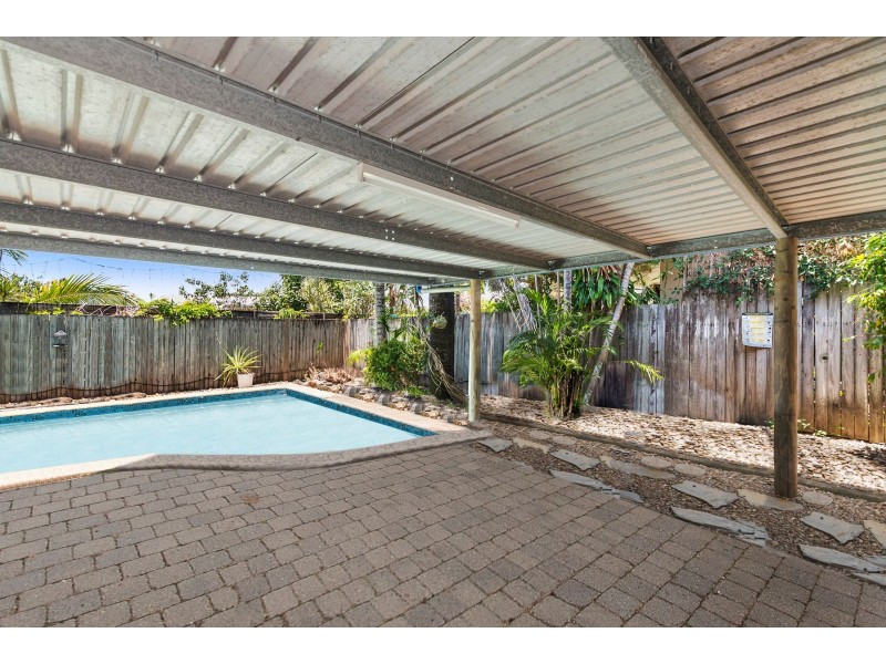 8 Ash Street, Holloways Beach QLD 4878