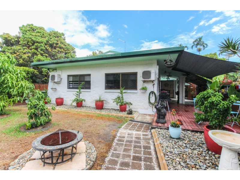 1/10 Tristania Street, Holloways Beach QLD 4878