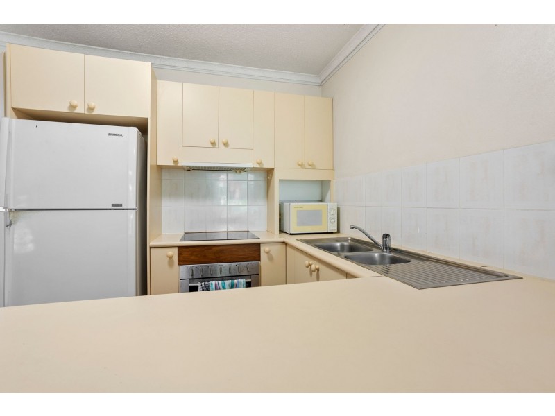 10/221-225 Lake Street, Cairns North QLD 4870
