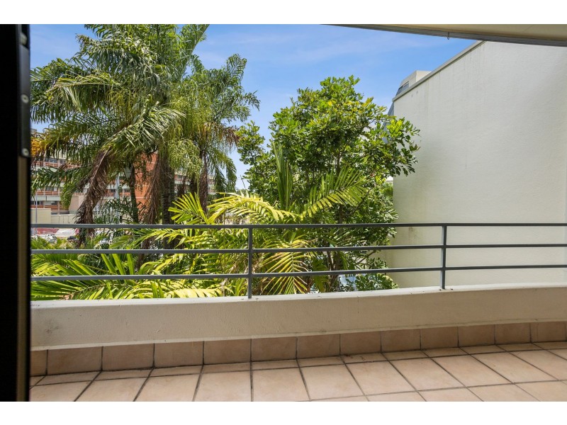 10/221-225 Lake Street, Cairns North QLD 4870