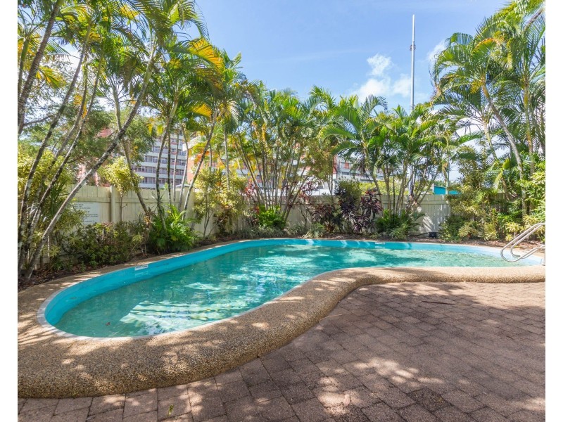 10/221-225 Lake Street, Cairns North QLD 4870