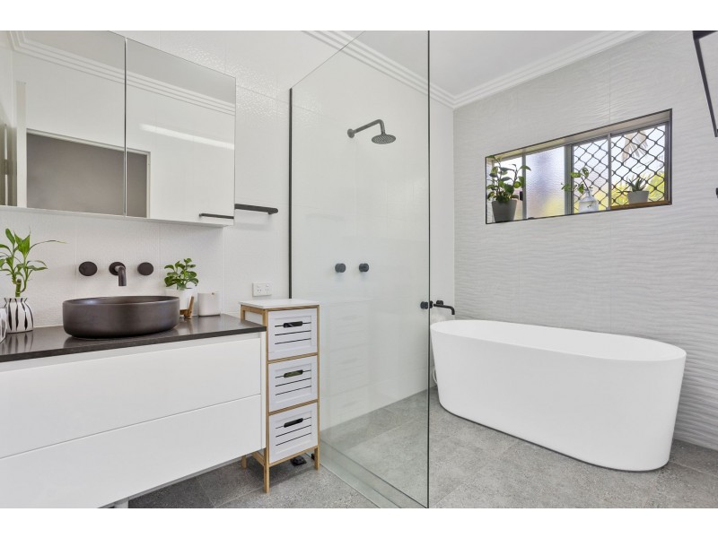 30 Bondi Crescent, Kewarra Beach QLD 4879