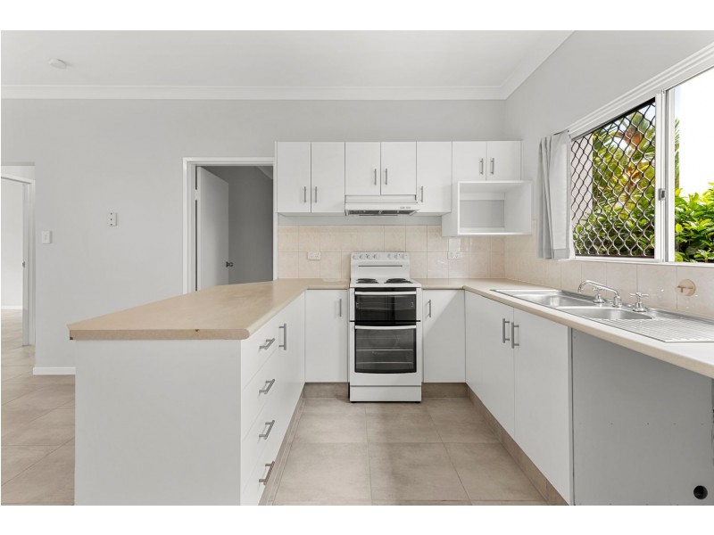 2/20 Pioneer Street, Manoora QLD 4870