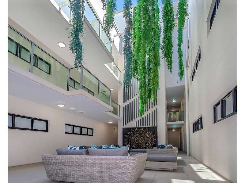 8/289-291 Lake Street, Cairns North QLD 4870