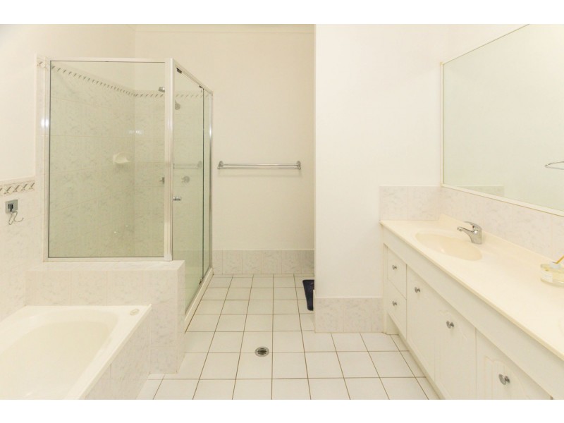 2/10 Grantala Street, Manoora QLD 4870