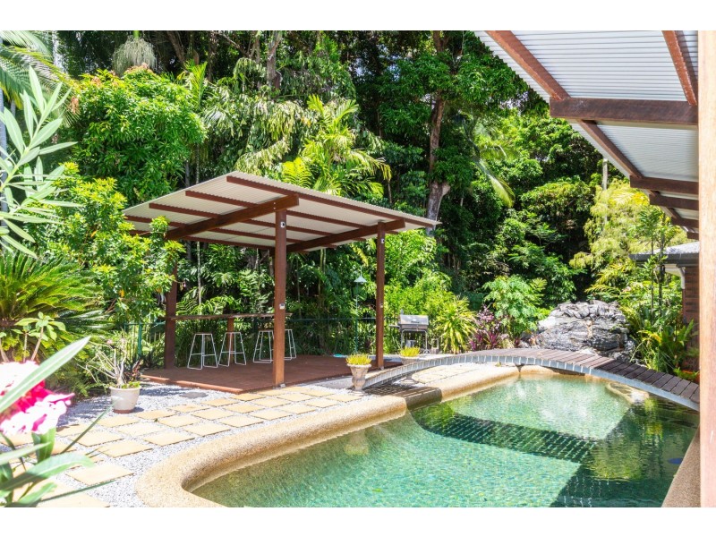 1 Begonia Place, Mooroobool QLD 4870