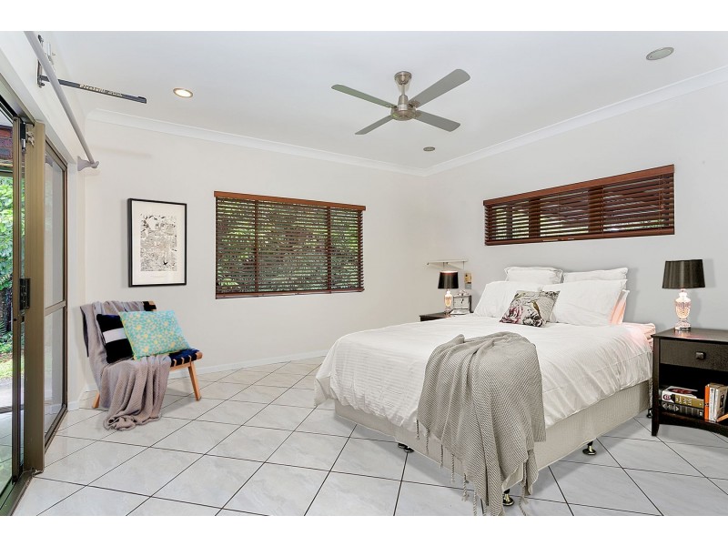 1 Begonia Place, Mooroobool QLD 4870