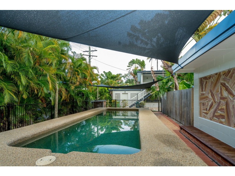 8/9-11 Amphora Street, Palm Cove QLD 4879