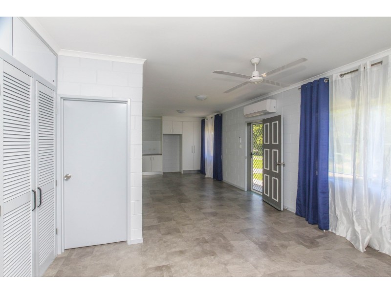 7 Carina Close, White Rock QLD 4868