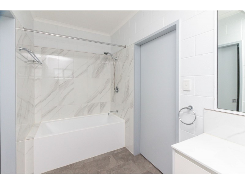 7 Carina Close, White Rock QLD 4868