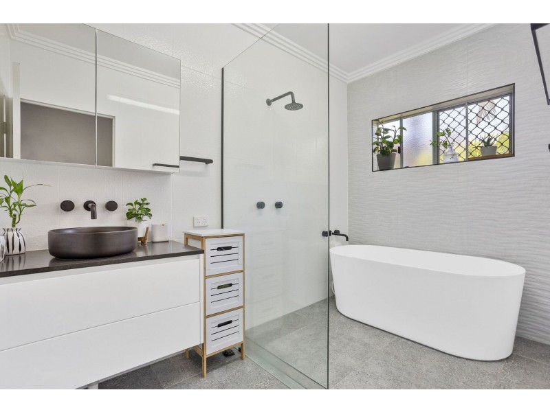 30 Bondi Crescent, Kewarra Beach QLD 4879
