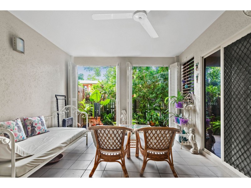 201/2-8 Centenary Close, Manoora QLD 4870