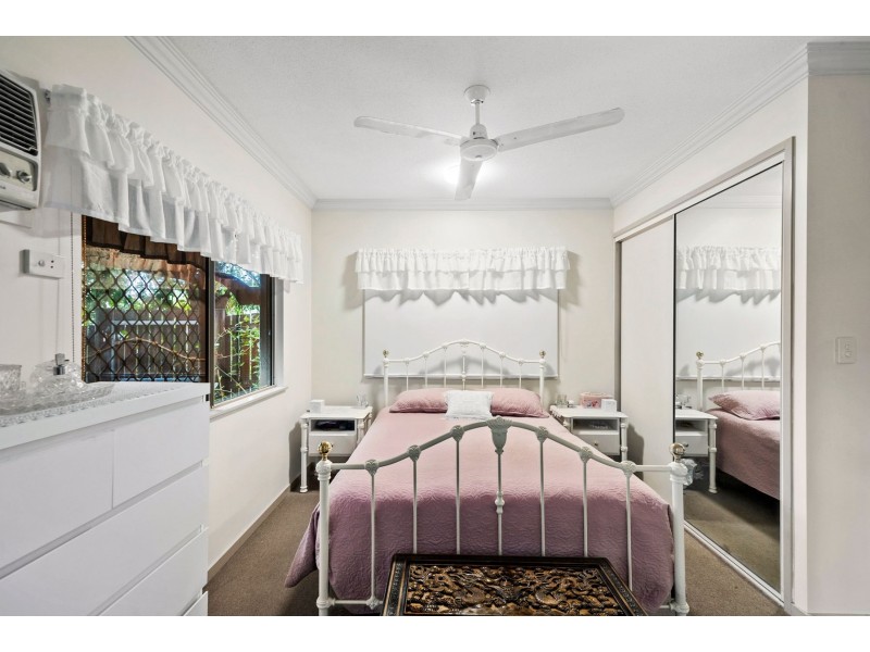 201/2-8 Centenary Close, Manoora QLD 4870